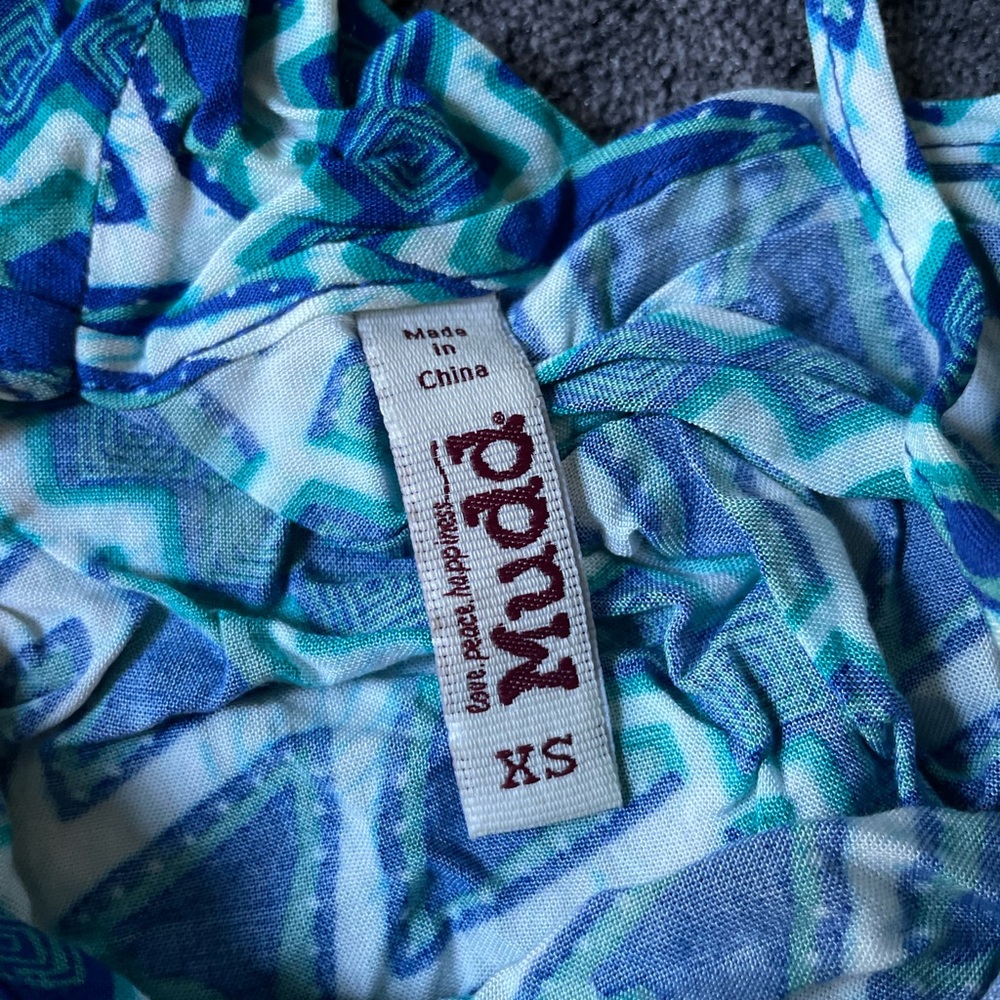 Fun patterned tank top - Picture 3 of 3